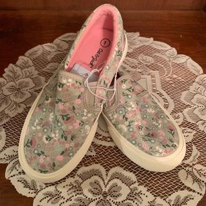 New with tags size 1 kids Cat & Jack slip on sneakers